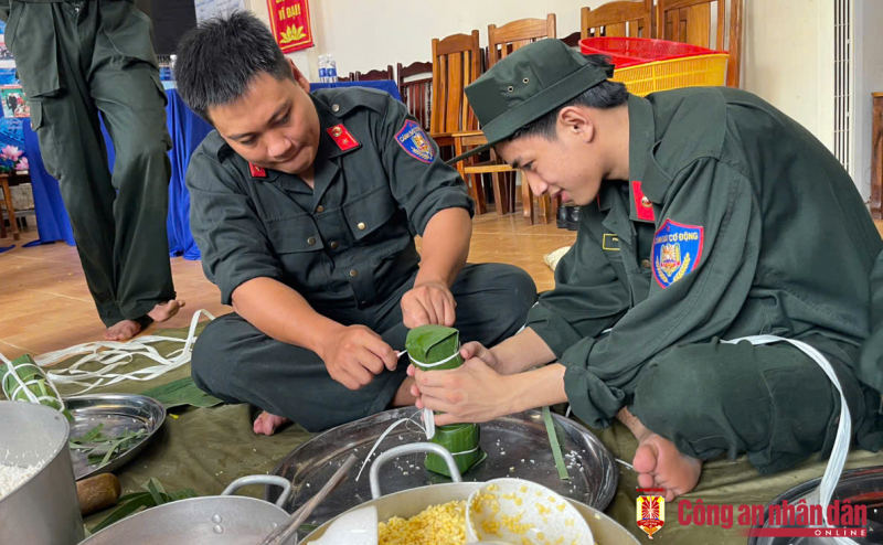 Tết của Cảnh sát cơ động đóng quân nơi biên giới, đảo xa -0