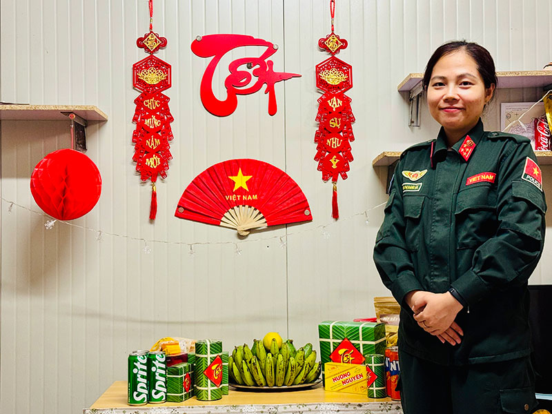 Chiến sĩ Công an “mũ nồi xanh” vui Tết ở châu Phi -0