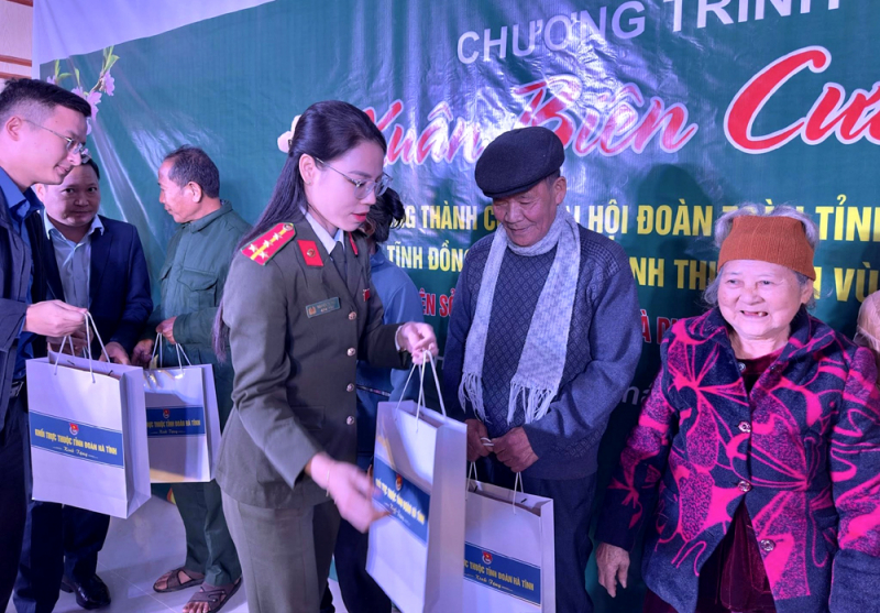 Tết bình yên nơi cửa ngõ biên giới Việt - Lào -0