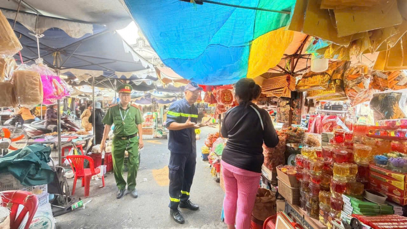 Công an TP Hồ Chí Minh âm thầm “thức cho dân ngủ, gác cho dân vui” -2