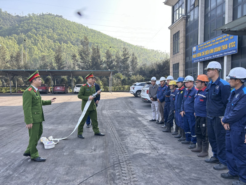 Chủ động, quyết liệt bảo đảm ANTT để nhân dân vui Tết, đón xuân -0