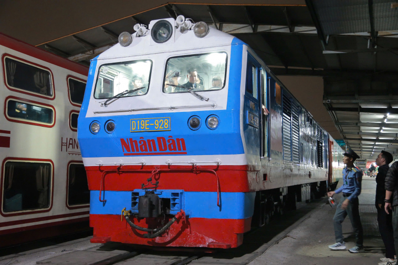 “Chuyến tàu Hạnh phúc” rời ga Hà Nội đêm 29 Tết -0