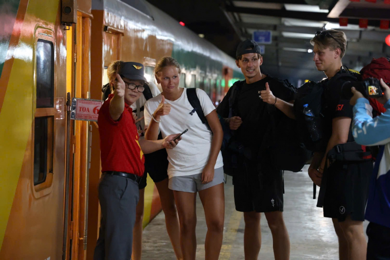 “Chuyến tàu Hạnh phúc” rời ga Hà Nội đêm 29 Tết -0