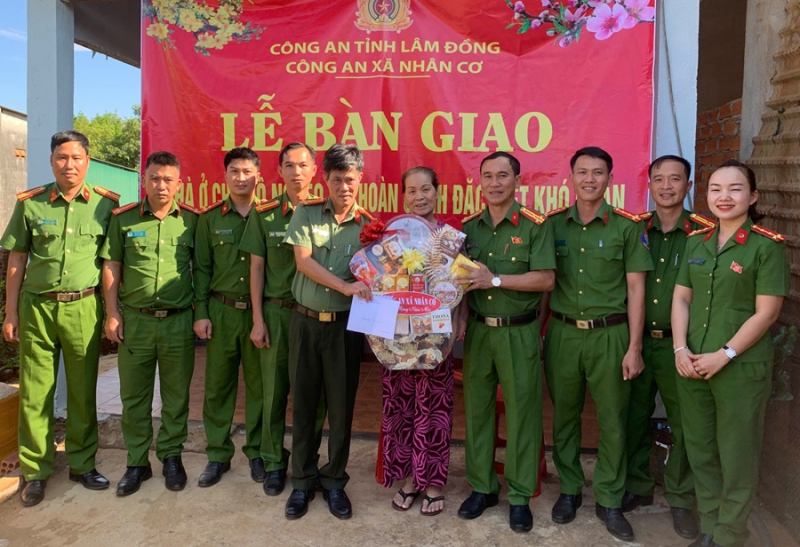 Vỡ òa niềm vui nhận nhà mới cận ngày Tết -0