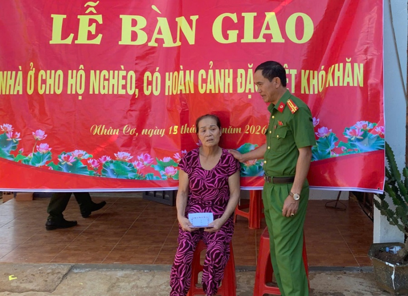 Vỡ òa niềm vui nhận nhà mới cận ngày Tết -0