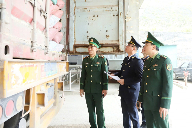 Tết bình yên nơi cửa ngõ biên giới Việt - Lào -0