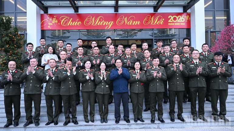 Thủ tướng kiểm tra, động viên các lực lượng Công an ứng trực dịp Tết -0