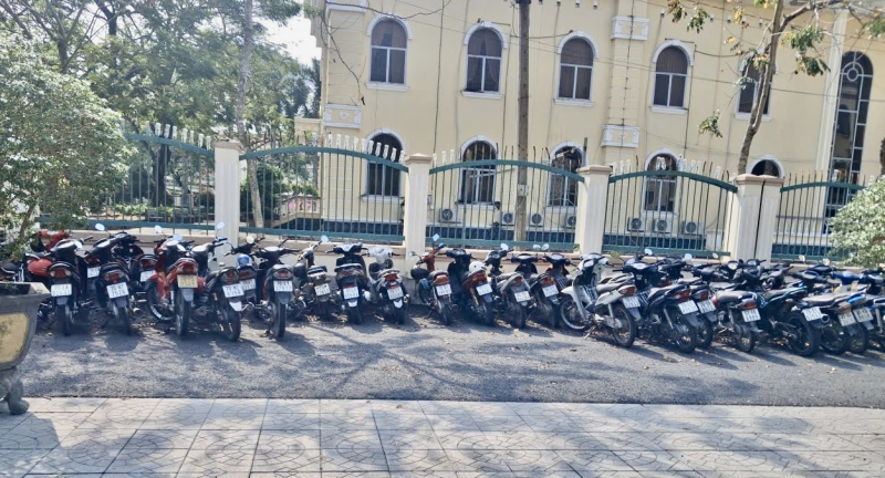 Triệt phá trường gà trong rừng cây sát phạt ăn thua tiền tỷ -0