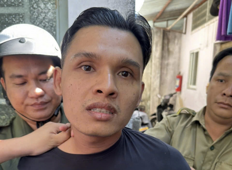 Bắt nhanh đối tượng vào phòng trọ kề dao đe dọa nạn nhân cướp dây chuyền vàng -0