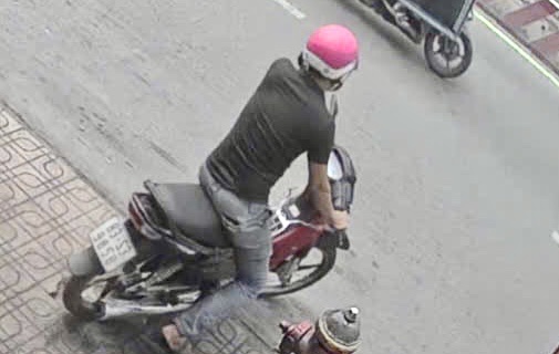 Bắt nhanh đối tượng vào phòng trọ kề dao đe dọa nạn nhân cướp dây chuyền vàng -0