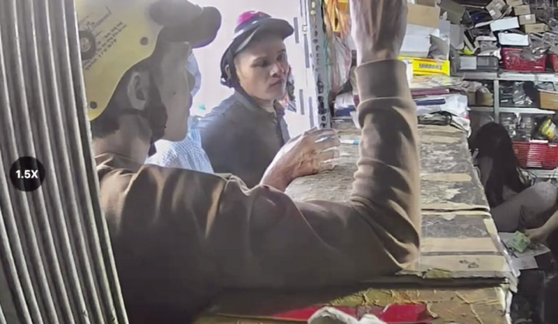 Bắt nhanh đối tượng vào phòng trọ kề dao đe dọa nạn nhân cướp dây chuyền vàng -1