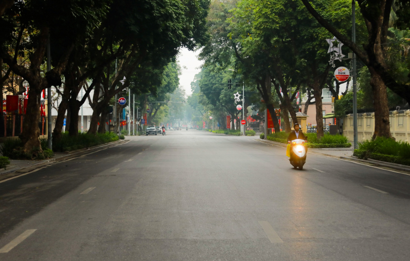 Hà Nội tĩnh lặng trong sáng mùng 1 Tết Bính Ngọ 2026 -0