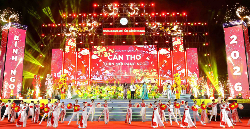 Rộn ràng đêm giao thừa ở miền Tây Nam Bộ -0