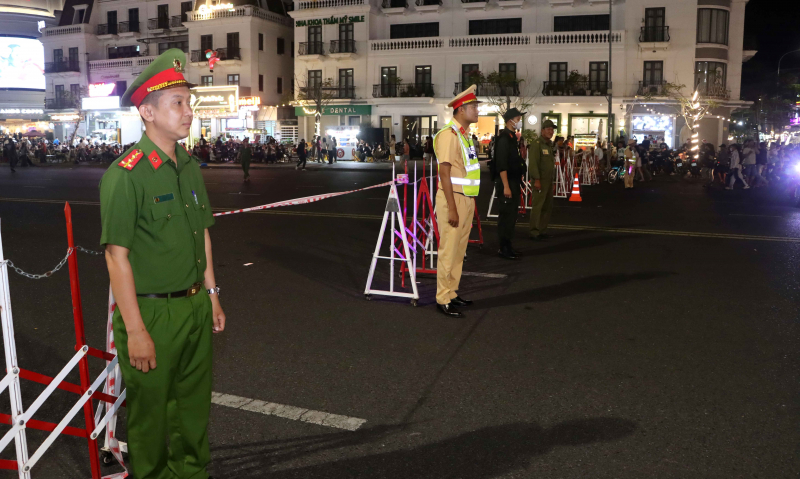 Rộn ràng đêm giao thừa ở miền Tây Nam Bộ -1