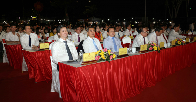 Rộn ràng đêm giao thừa ở miền Tây Nam Bộ -1