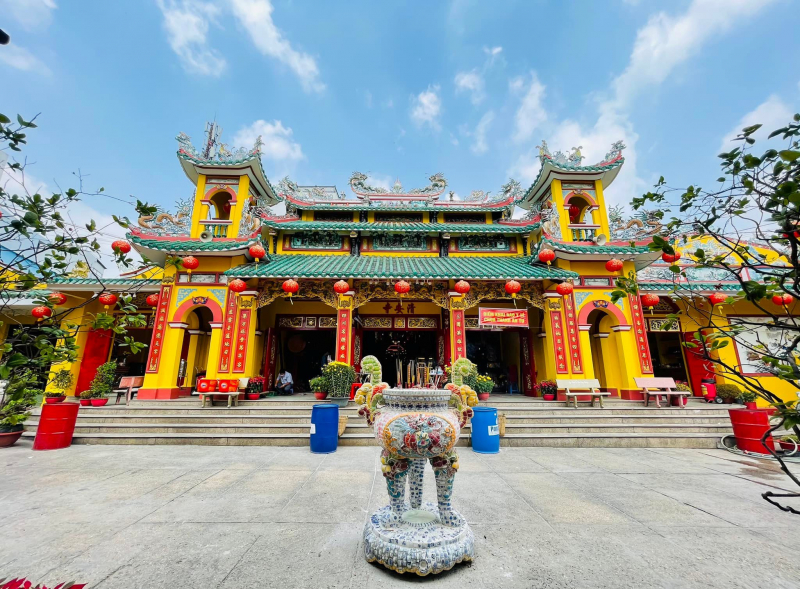 Độc đáo phong tục “chui bụng ngựa” cầu may đầu năm tại TP Hồ Chí Minh -0