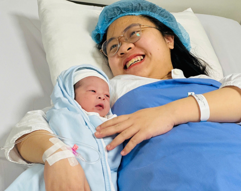 Những em bé đầu tiên chào đời vào khoảnh khắc giao thừa của năm mới Bính Ngọ -0