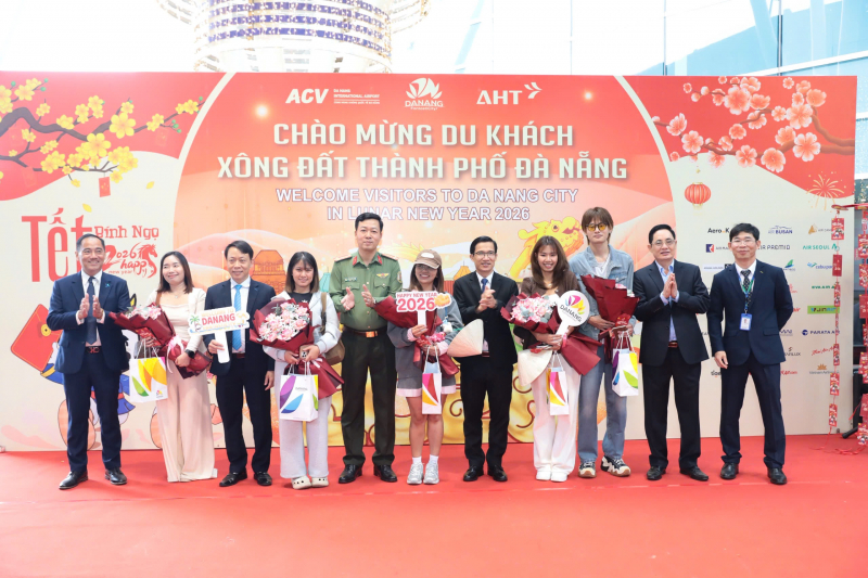 Du khách quốc tế rộn ràng “xông đất” Đà Nẵng ngày đầu năm mới -0