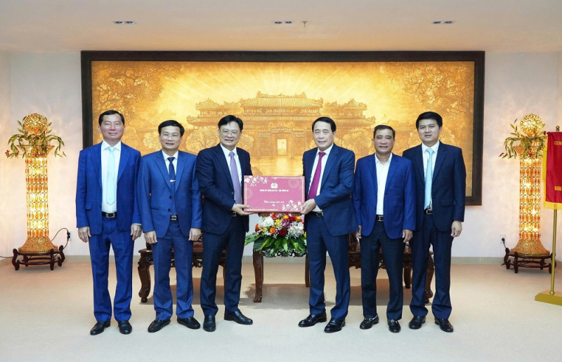 Thứ trưởng Bộ Công an Lê Quốc Hùng thăm, chúc Tết Công an TP Huế   -0