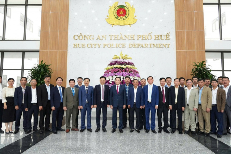 Thứ trưởng Bộ Công an Lê Quốc Hùng thăm, chúc Tết Công an TP Huế   -0