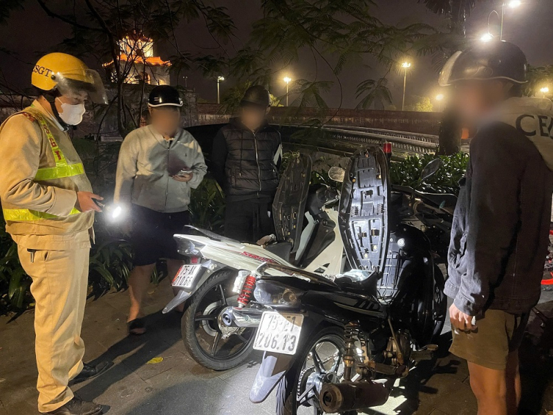 Tuần tra khép kín địa bàn, quyết liệt tấn công tội phạm đường phố -0