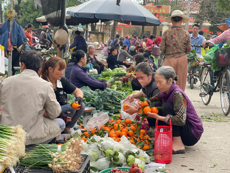 Thị trường mùng 1 Tết ổn định, giá cả không biến động bất thường -0