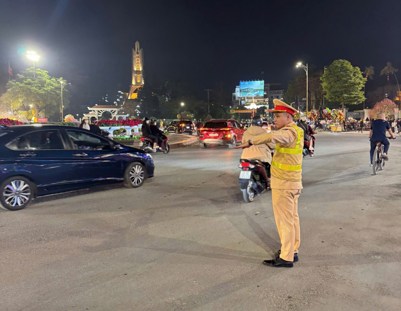 CSGT Thái Nguyên giữ vững an toàn giao thông đầu xuân Tết Nguyên đán Bính Ngọ -0