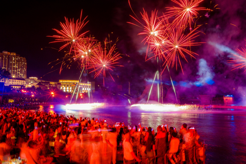 Tấp nập khách quốc tế ở Thị trấn Hoàng Hôn, Phú Quốc dịp Tết Nguyên đán -0