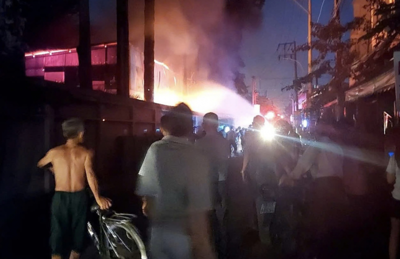 Cháy nhà kho rộng gần 100m2 tại cơ sở tôn giáo đêm mùng 2 Tết  -0