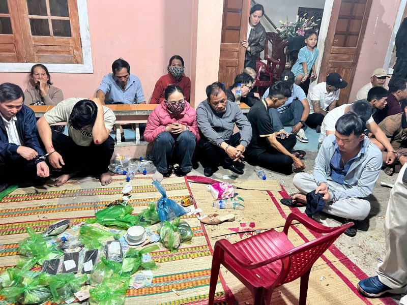 Triệt phá điểm đánh bạc mùng 1 Tết hơn 500 triệu đồng -0