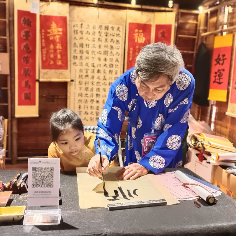 Nô nức xin chữ đầu năm cầu may mắn trong thi cử -0