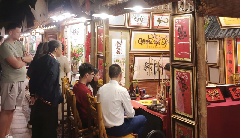 Nô nức xin chữ đầu năm cầu may mắn trong thi cử -0