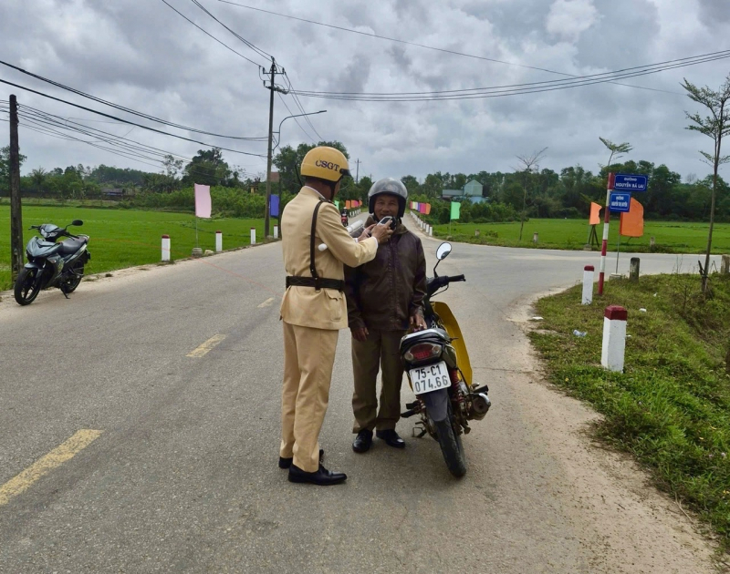 Quyết liệt xử lý vi phạm giao thông tại các tuyến liên thôn, liên xã -0