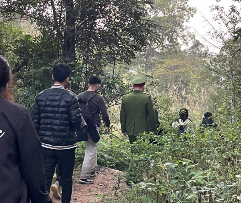 Đưa 4 du khách bị lạc trong rừng Yên Tử về nơi an toàn -0