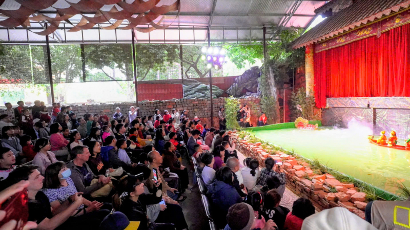 Đảm bảo an ninh, an toàn, phục vụ đông đảo khách du lịch trong dịp Tết -0