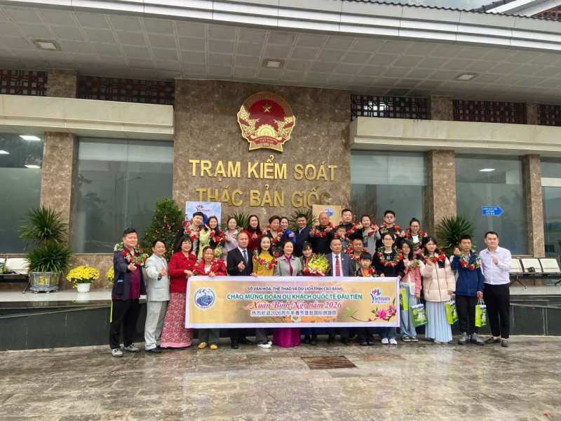 Hải quan thông quan hơn 4.000 lượt du khách tại Thác Bản Giốc đầu Xuân 2026 -4