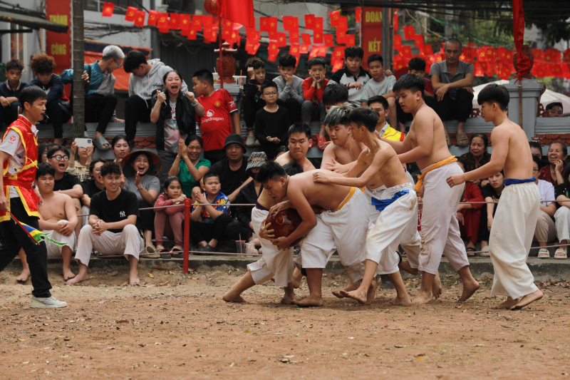 Sôi động hội vật cầu Thúy Lĩnh đầu Xuân 2026 -0