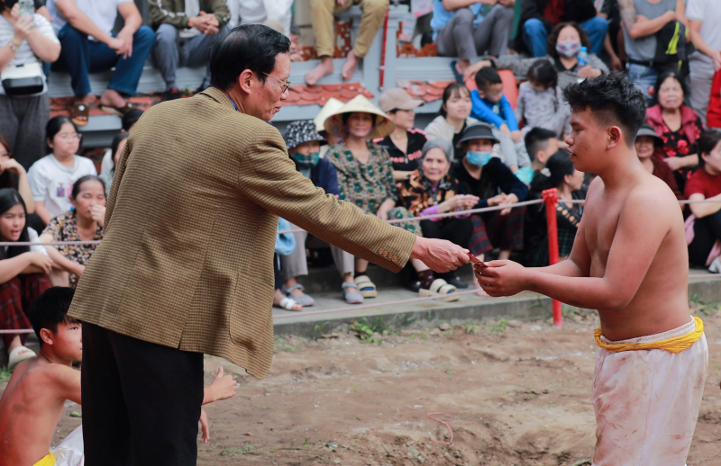 Sôi động hội vật cầu Thúy Lĩnh đầu Xuân 2026 -0