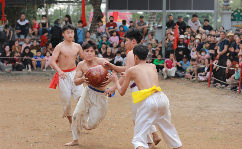 Sôi động hội vật cầu Thúy Lĩnh đầu Xuân 2026 -0