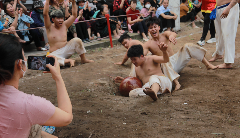 Sôi động hội vật cầu Thúy Lĩnh đầu Xuân 2026 -0