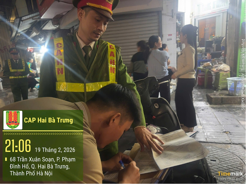 Chuyện những người đón Tết muộn -0