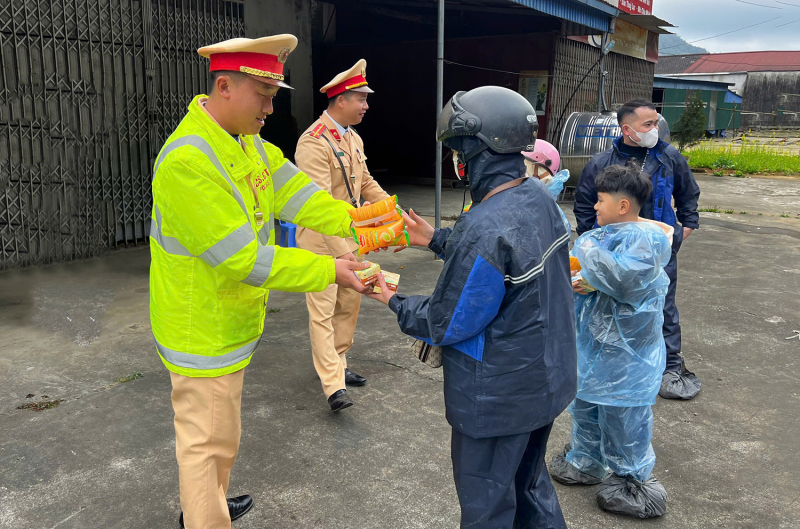 “Gần dân” từ những việc làm xuất phát từ tâm -0