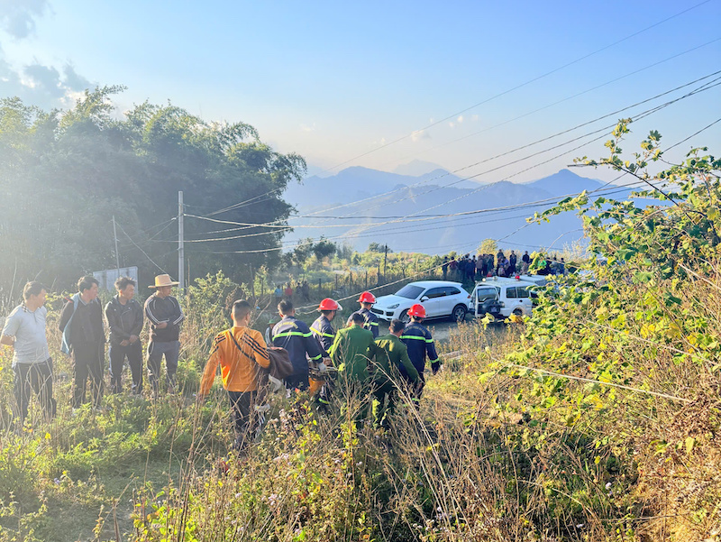 Xe ô tô mất phanh khi lưu thông trong Thiền viện Trúc Lâm, 2 người bị thương -0