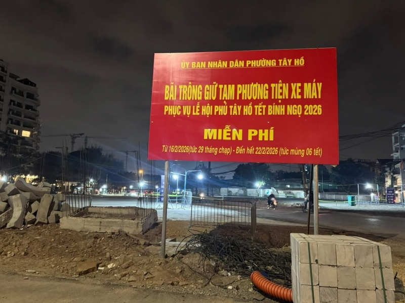 Tết ở Hà Nội: Người dân hào hứng trải nghiệm xe buýt, tàu điện, điểm gửi xe giá 0 đồng  -0