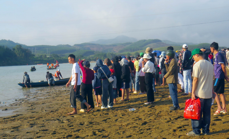 Sôi nổi Giải đua thuyền truyền thống trên sông Vu Gia -0