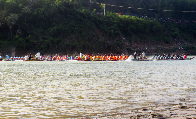 Sôi nổi Giải đua thuyền truyền thống trên sông Vu Gia -0