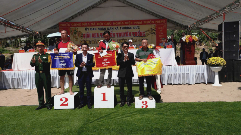 Sôi nổi Giải đua thuyền truyền thống trên sông Vu Gia -0