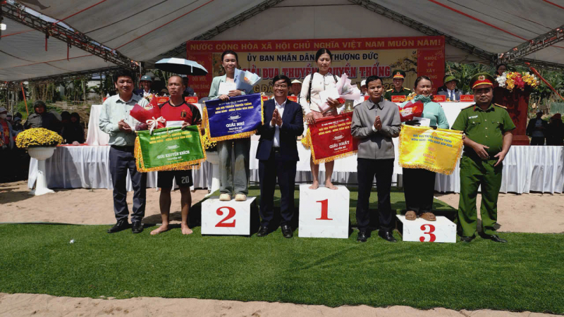 Sôi nổi Giải đua thuyền truyền thống trên sông Vu Gia -0