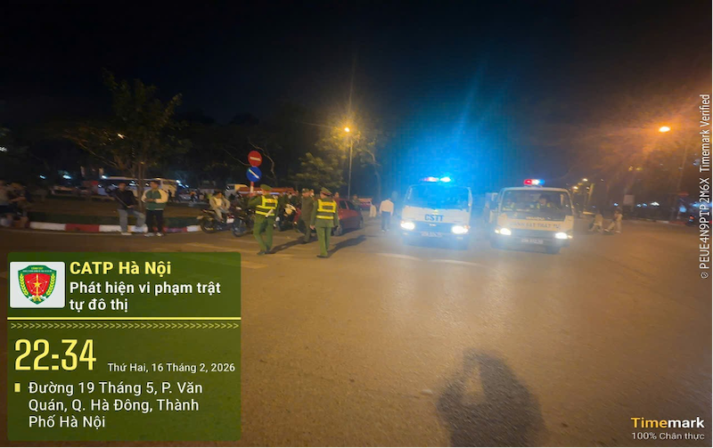 Chuyện những người đón Tết muộn -0