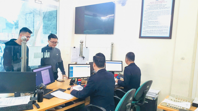 Hoạt động xuất nhập khẩu sôi động ngay từ những ngày đầu năm mới -0